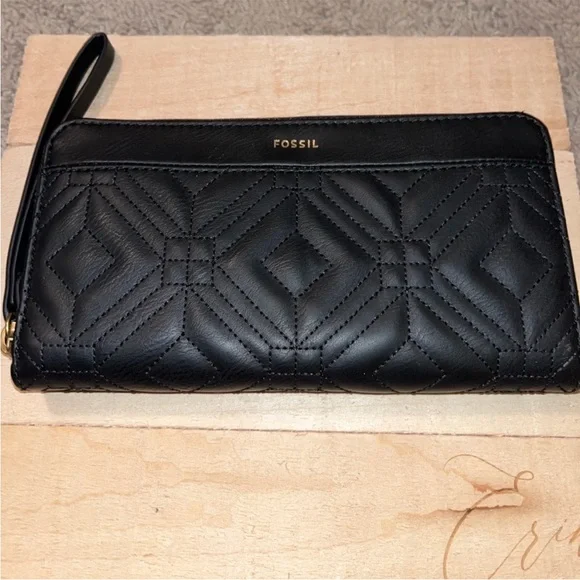 ⭐️SALE⭐️ Fossil Wallet & Luggage Tag Set - Picture 3 of 7